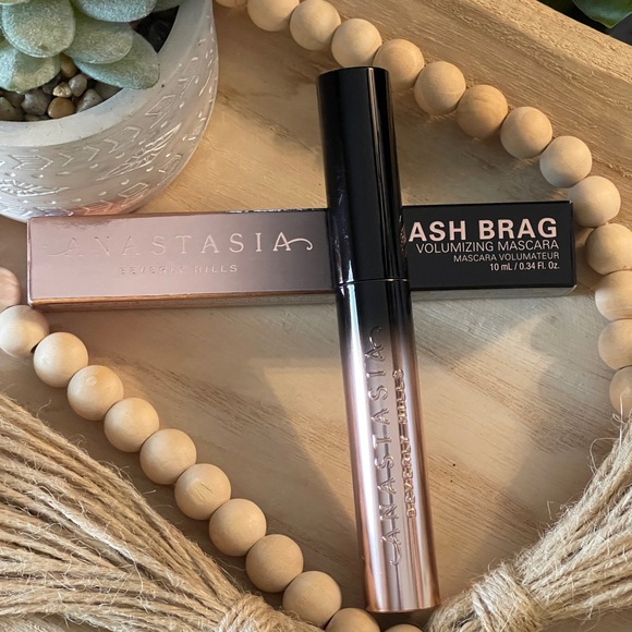 Anastasia Beverly Hills Other - ANASTASIA BEVERLY HILLS Lash Brag Volumizing Mascara In Jet Black